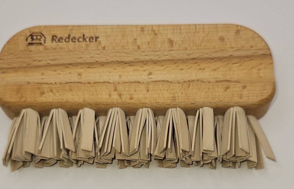 Redecker Pet And Lint Natural Rubber Wooden Brush